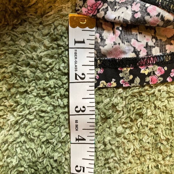 Vintage Blue brand skirt, size 7. Delicate floral pattern on a black backdrop. - Picture 6 of 9